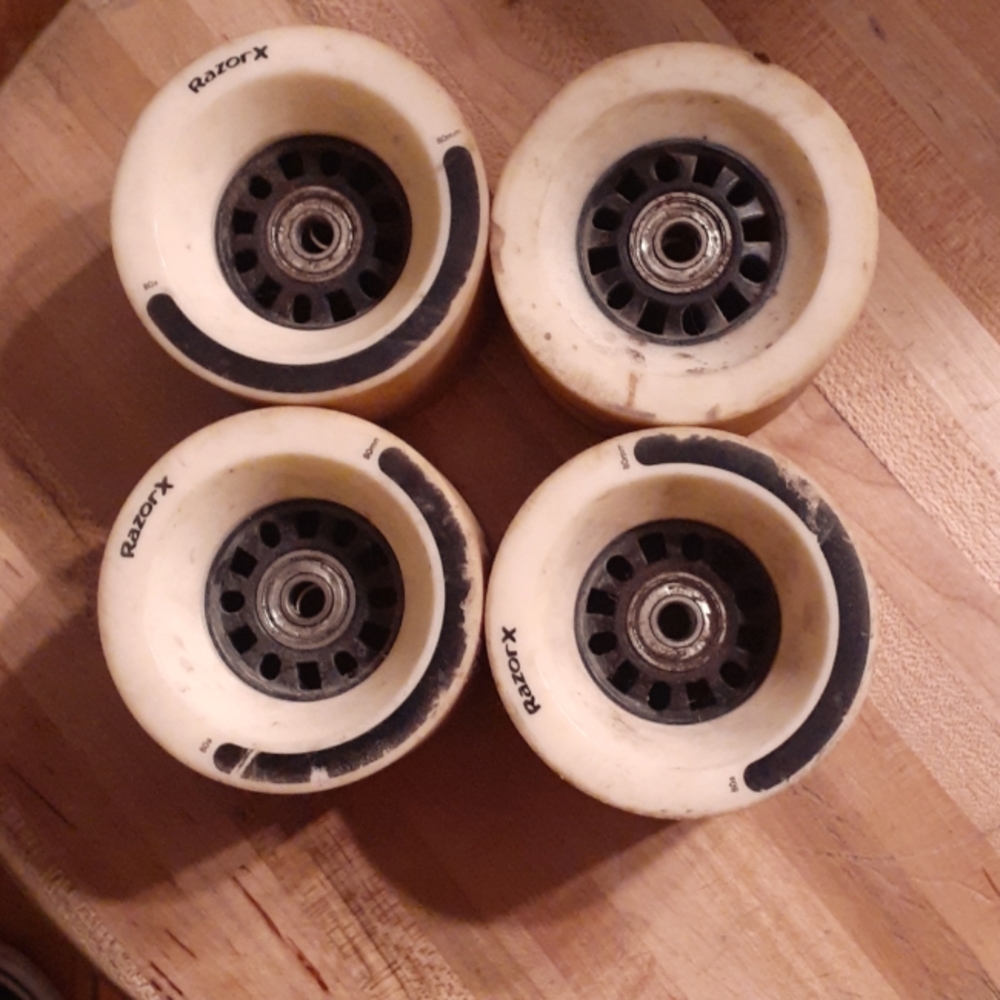 4 Skateboard Tires